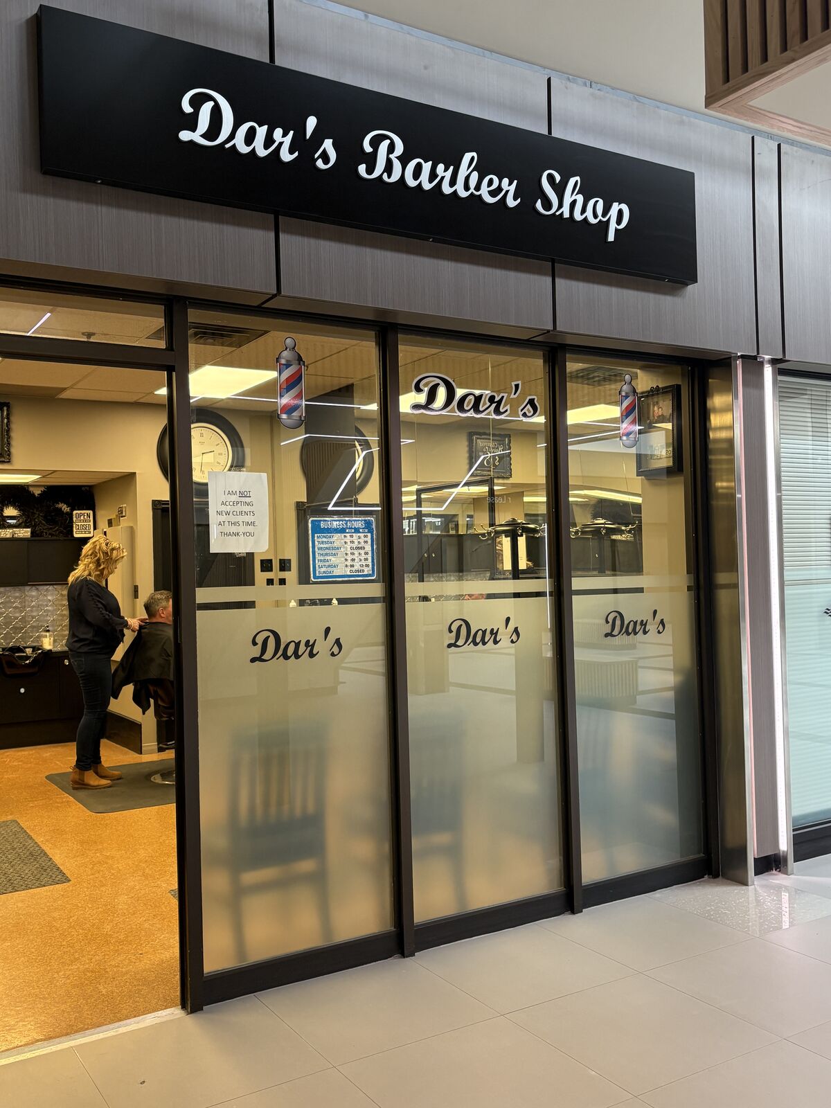 Dar's Barber Shop